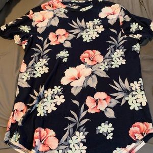 Holister curved hem t shirt